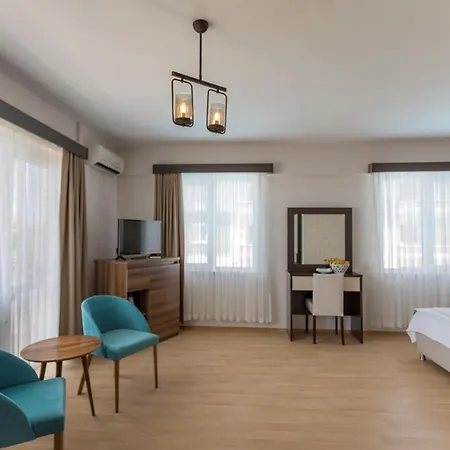 Troas Hotel Tavaklı
