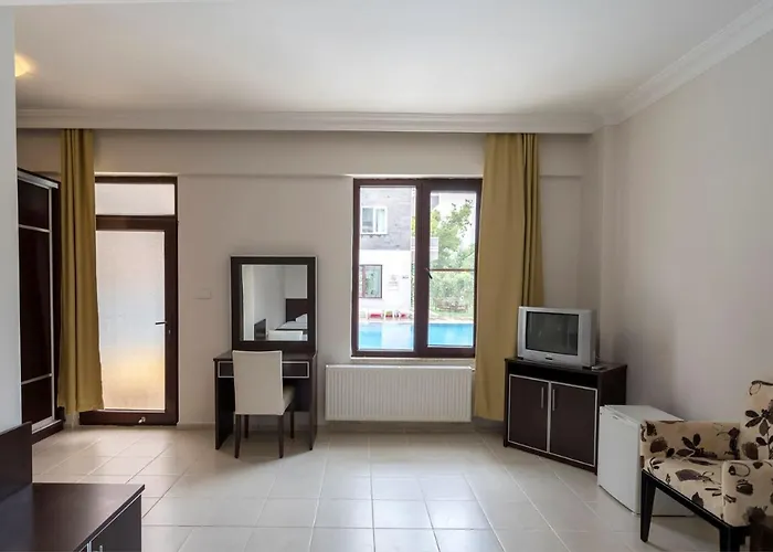 Troas Hotel Tavaklı